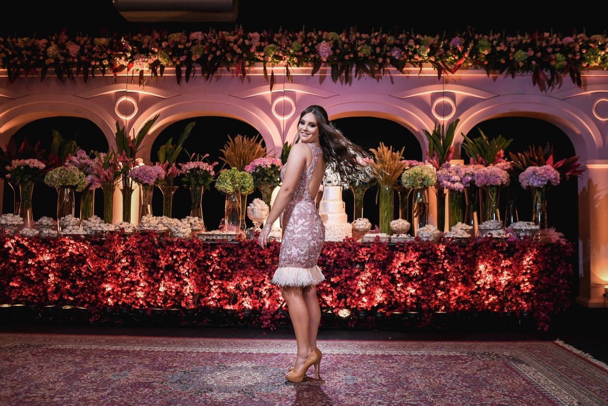 fotógrafo-de-casamento-fotógrafo em Marília-debutante-buffet Planalto-fotógrafo de marília-moinho matarazzo-Adriana Zequini-Thita Marcon-Grand Salon-Fotógrafo Social-vestido de debutante-15anos-decoração de 15 anos-15 anos-bolo de 15 anos