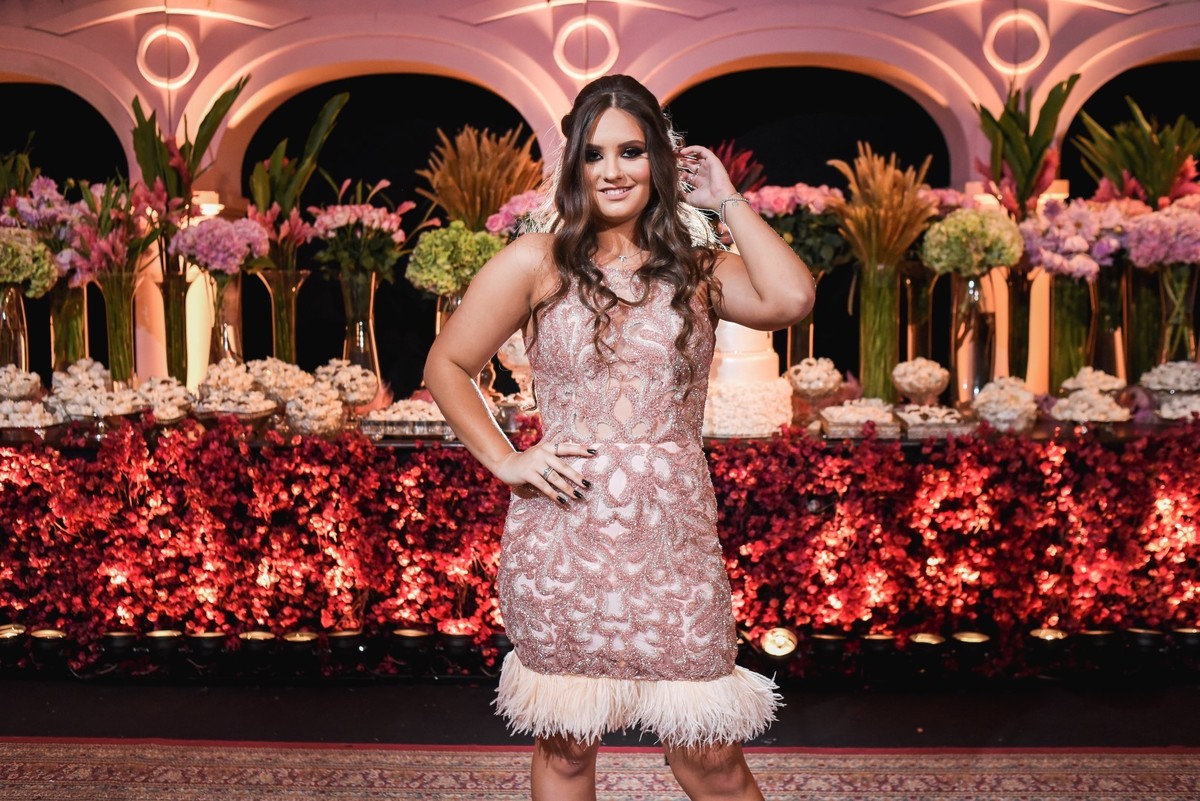 fotógrafo-de-casamento-fotógrafo em Marília-debutante-buffet Planalto-fotógrafo de marília-moinho matarazzo-Adriana Zequini-Thita Marcon-Grand Salon-Fotógrafo Social-vestido de debutante-15anos-decoração de 15 anos-15 anos-bolo de 15 anos