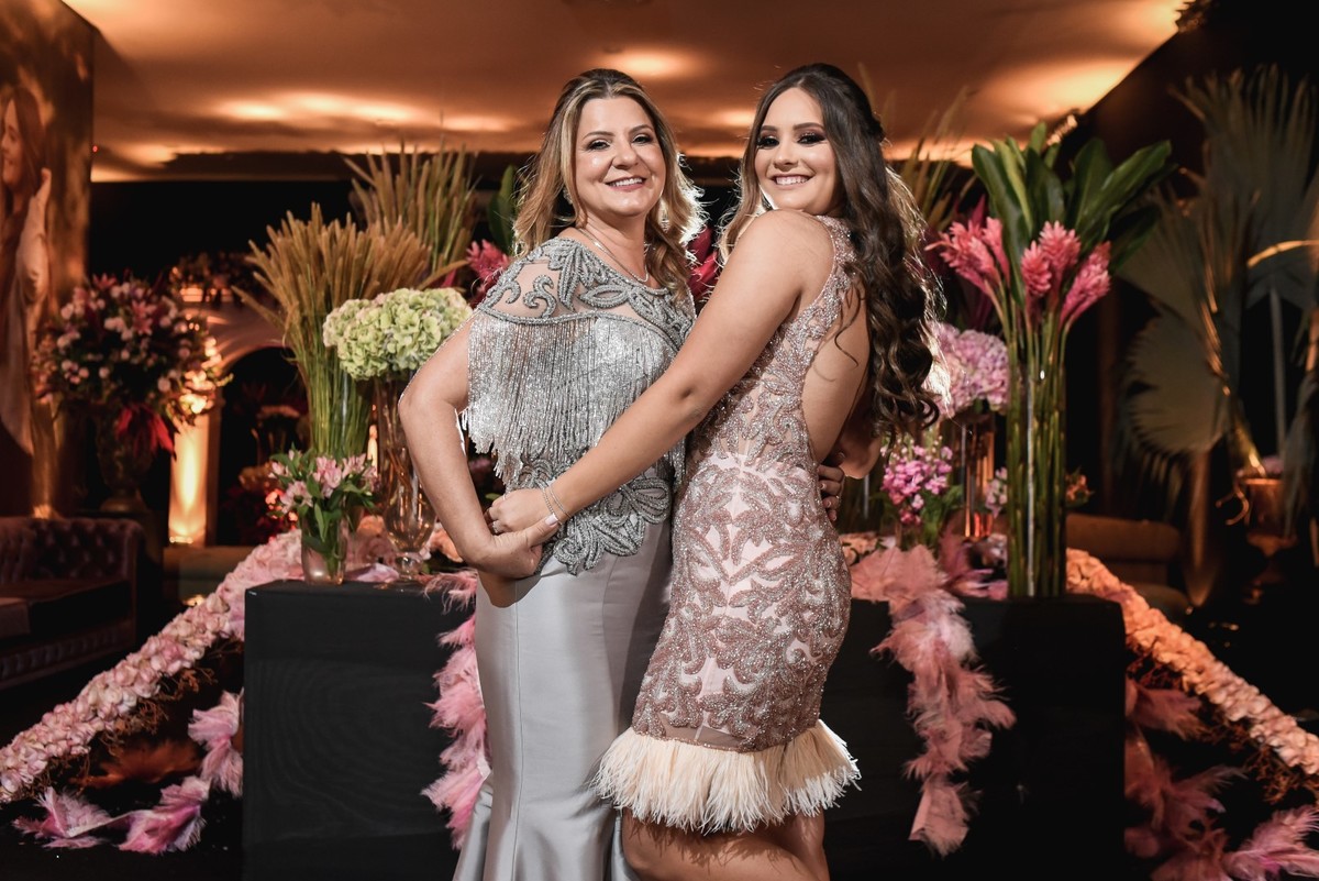 fotógrafo-de-casamento-fotógrafo em Marília-debutante-buffet Planalto-fotógrafo de marília-moinho matarazzo-Adriana Zequini-Thita Marcon-Grand Salon-Fotógrafo Social-vestido de debutante-15anos-decoração de 15 anos-15 anos-bolo de 15 anos