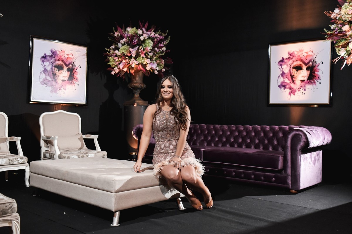 fotógrafo-de-casamento-fotógrafo em Marília-debutante-buffet Planalto-fotógrafo de marília-moinho matarazzo-Adriana Zequini-Thita Marcon-Grand Salon-Fotógrafo Social-vestido de debutante-15anos-decoração de 15 anos-15 anos-bolo de 15 anos