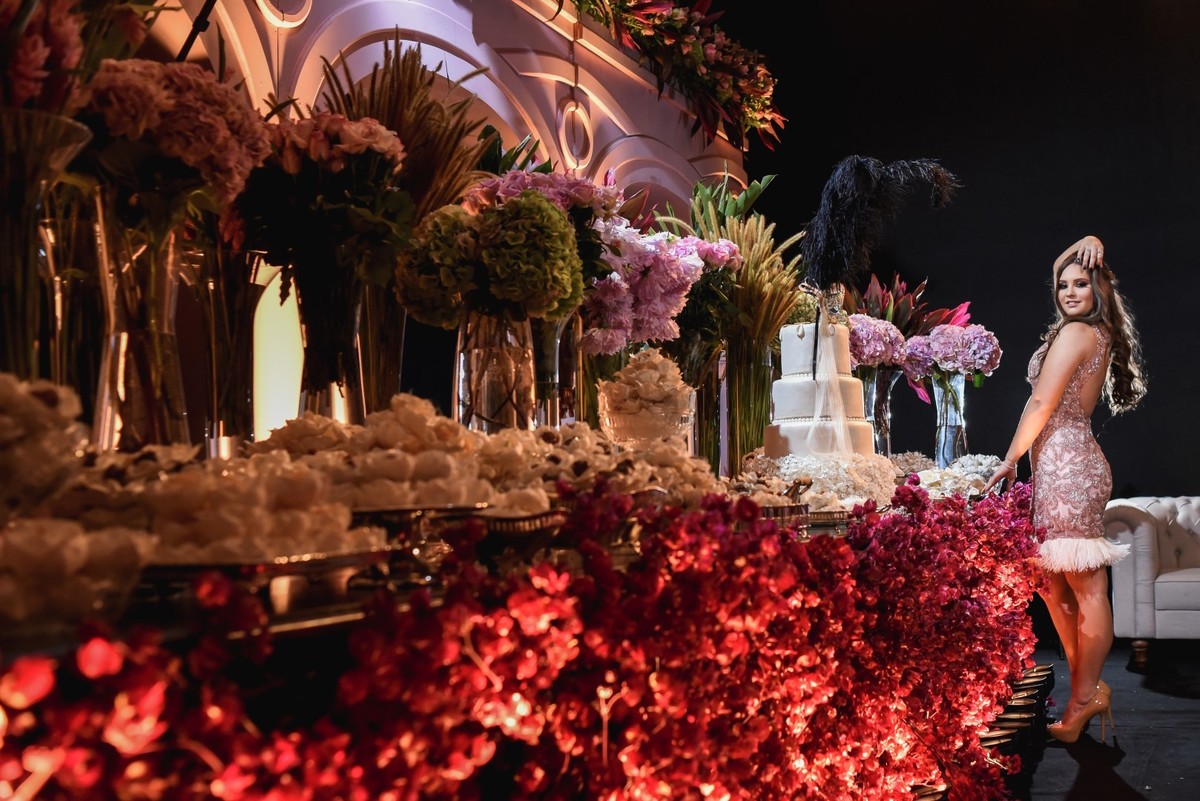 fotógrafo-de-casamento-fotógrafo em Marília-debutante-buffet Planalto-fotógrafo de marília-moinho matarazzo-Adriana Zequini-Thita Marcon-Grand Salon-Fotógrafo Social-vestido de debutante-15anos-decoração de 15 anos-15 anos-bolo de 15 anos