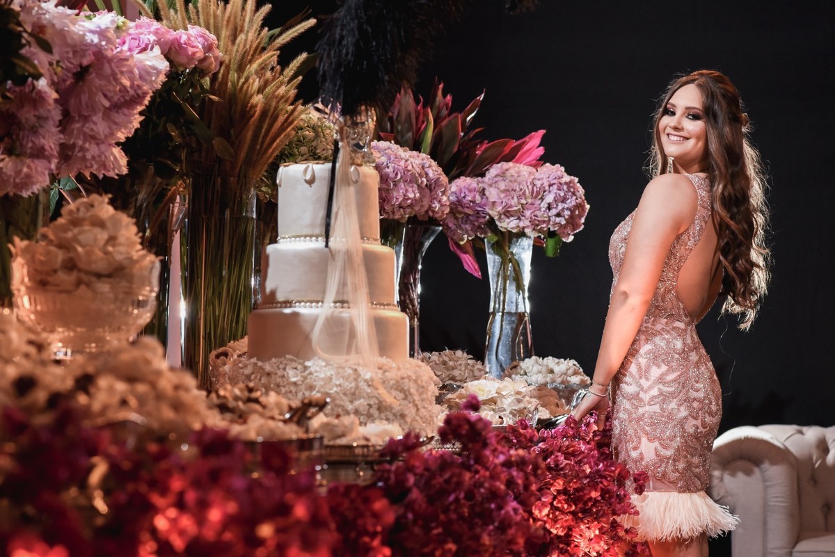 fotógrafo-de-casamento-fotógrafo em Marília-debutante-buffet Planalto-fotógrafo de marília-moinho matarazzo-Adriana Zequini-Thita Marcon-Grand Salon-Fotógrafo Social-vestido de debutante-15anos-decoração de 15 anos-15 anos-bolo de 15 anos