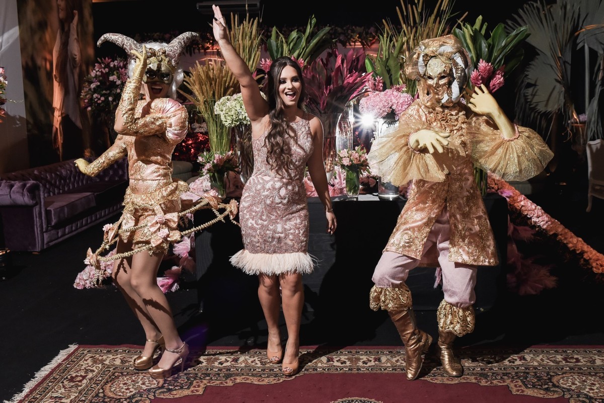 fotógrafo-de-casamento-fotógrafo em Marília-debutante-buffet Planalto-fotógrafo de marília-moinho matarazzo-Adriana Zequini-Thita Marcon-Grand Salon-Fotógrafo Social-vestido de debutante-15anos-decoração de 15 anos-15 anos-bolo de 15 anos