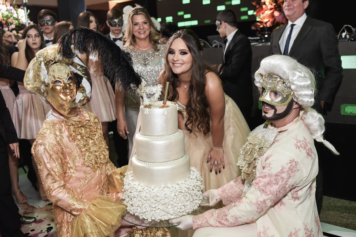 fotógrafo-de-casamento-fotógrafo em Marília-debutante-buffet Planalto-fotógrafo de marília-moinho matarazzo-Adriana Zequini-Thita Marcon-Grand Salon-Fotógrafo Social-vestido de debutante-15anos-decoração de 15 anos-15 anos-bolo de 15 anos