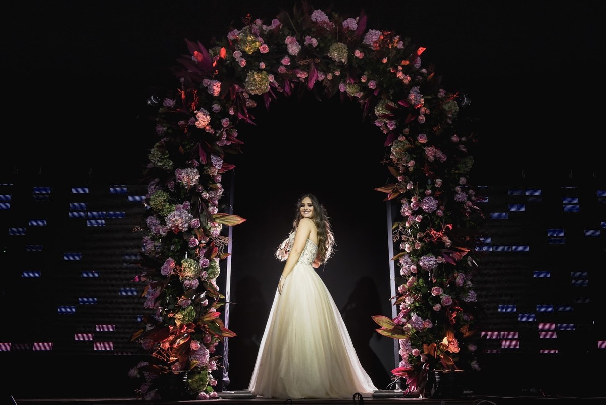 fotógrafo-de-casamento-fotógrafo em Marília-debutante-buffet Planalto-fotógrafo de marília-moinho matarazzo-Adriana Zequini-Thita Marcon-Grand Salon-Fotógrafo Social-vestido de debutante-15anos-decoração de 15 anos-15 anos-bolo de 15 anos