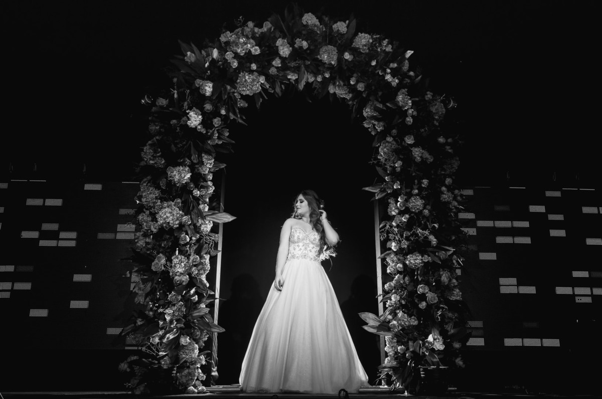 fotógrafo-de-casamento-fotógrafo em Marília-debutante-buffet Planalto-fotógrafo de marília-moinho matarazzo-Adriana Zequini-Thita Marcon-Grand Salon-Fotógrafo Social-vestido de debutante-15anos-decoração de 15 anos-15 anos-bolo de 15 anos