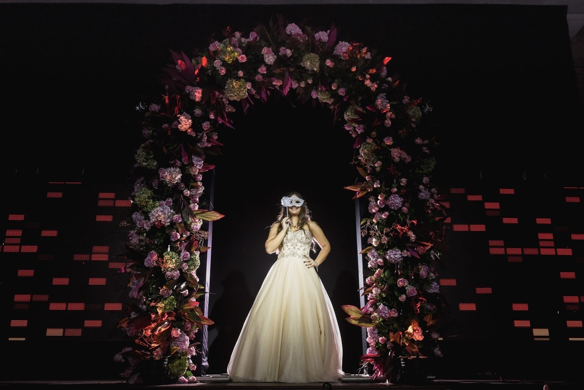 fotógrafo-de-casamento-fotógrafo em Marília-debutante-buffet Planalto-fotógrafo de marília-moinho matarazzo-Adriana Zequini-Thita Marcon-Grand Salon-Fotógrafo Social-vestido de debutante-15anos-decoração de 15 anos-15 anos-bolo de 15 anos