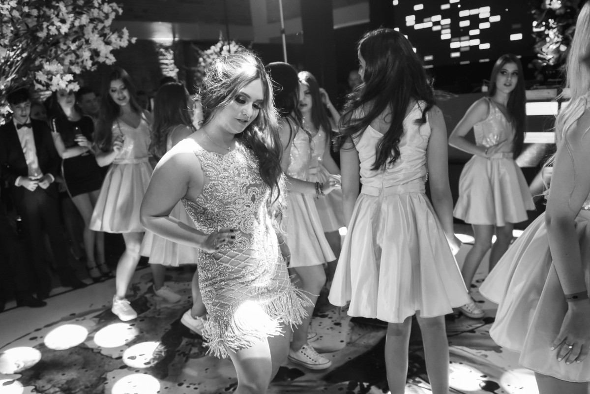 fotógrafo-de-casamento-fotógrafo em Marília-debutante-buffet Planalto-fotógrafo de marília-moinho matarazzo-Adriana Zequini-Thita Marcon-Grand Salon-Fotógrafo Social-vestido de debutante-15anos-decoração de 15 anos-15 anos-bolo de 15 anos