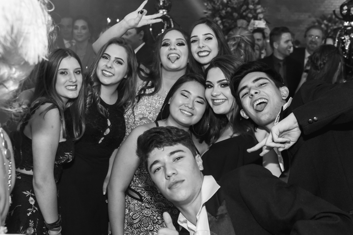 fotógrafo-de-casamento-fotógrafo em Marília-debutante-buffet Planalto-fotógrafo de marília-moinho matarazzo-Adriana Zequini-Thita Marcon-Grand Salon-Fotógrafo Social-vestido de debutante-15anos-decoração de 15 anos-15 anos-bolo de 15 anos