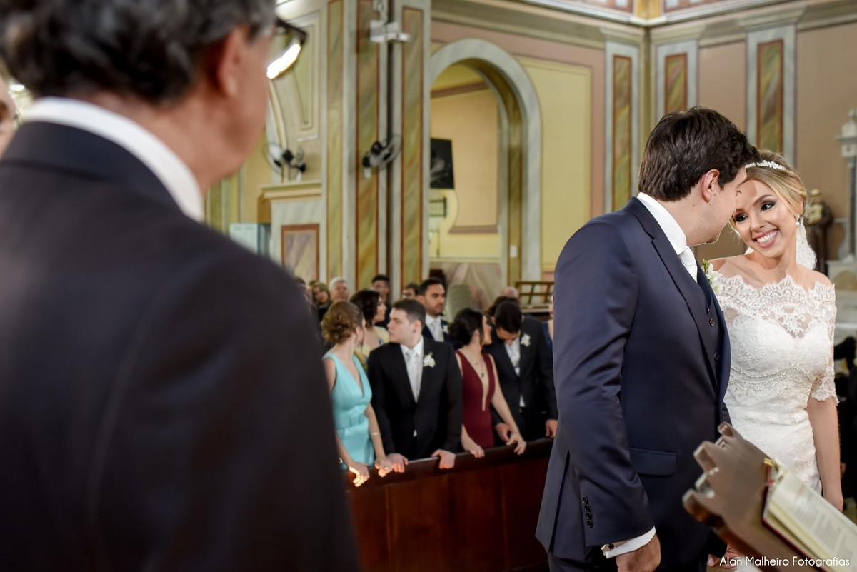 casamento tradicional-fotógrafo-Guilherme Munhoz-fotógrafo-em-Marília-Noiva-pré-wedding-fotógrafoemmarília-aliança-casamento-Guilherme Munhoz-zankyu-Adriana Zequini-Thita Marcon-Golden Palace-Vestido-Maisond-foto de casamento-Buquê-Banda Prime-Flairs coqu