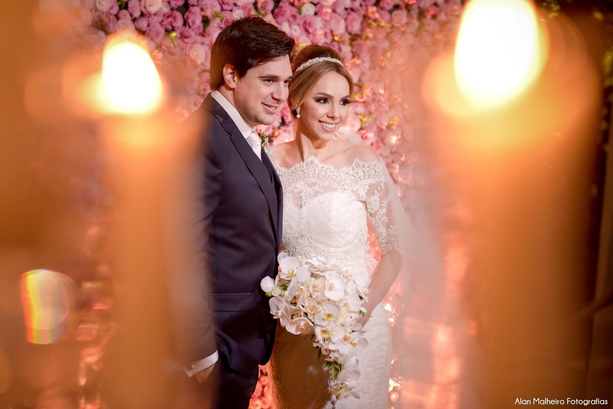 casamento tradicional-fotógrafo-Guilherme Munhoz-fotógrafo-em-Marília-Noiva-pré-wedding-fotógrafoemmarília-aliança-casamento-Guilherme Munhoz-zankyu-Adriana Zequini-Thita Marcon-Golden Palace-Vestido-Maisond-foto de casamento-Buquê-Banda Prime-Flairs coqu