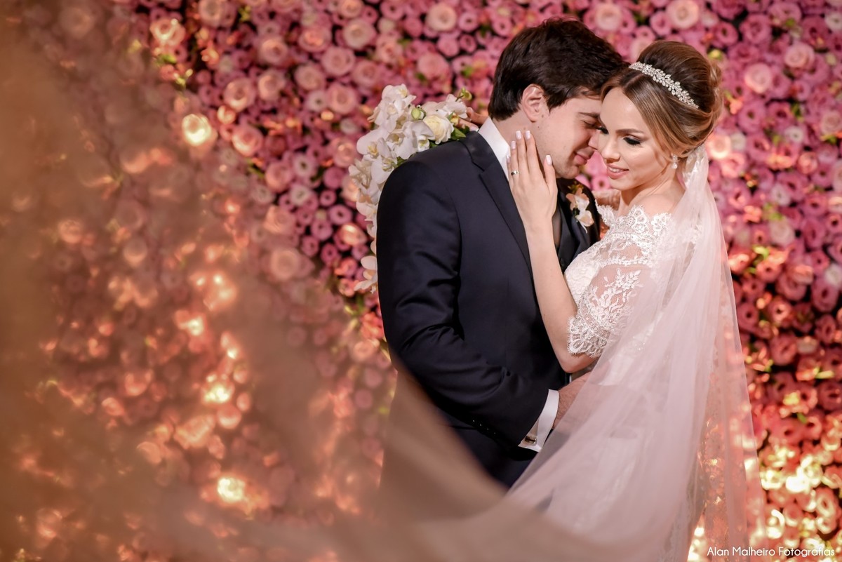 casamento tradicional-fotógrafo-Guilherme Munhoz-fotógrafo-em-Marília-Noiva-pré-wedding-fotógrafoemmarília-aliança-casamento-Guilherme Munhoz-zankyu-Adriana Zequini-Thita Marcon-Golden Palace-Vestido-Maisond-foto de casamento-Buquê-Banda Prime-Flairs coqu