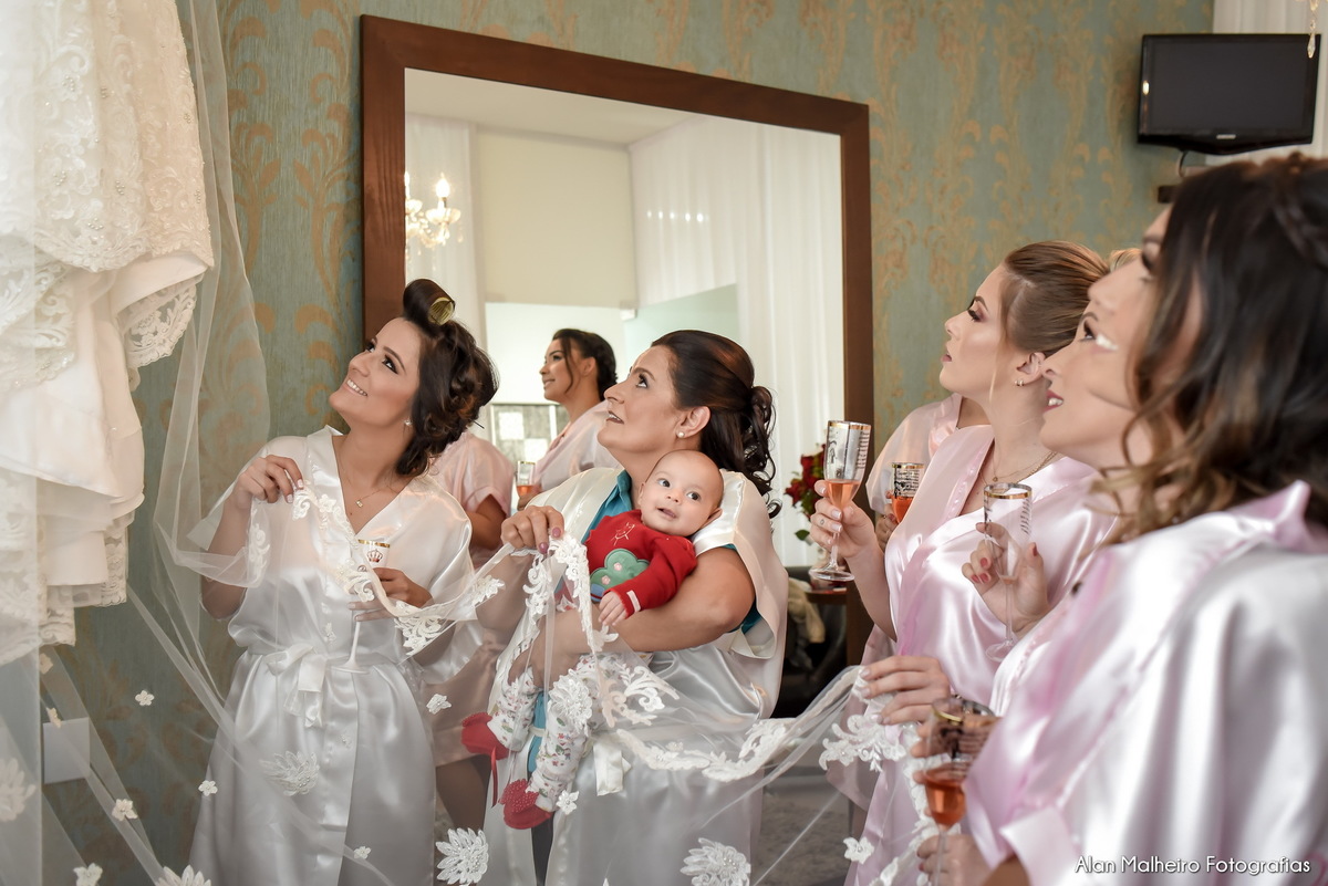 casamento tradicional-fotógrafo-fotógrafo-em-Marília-Noiva-fotógrafo em marília-aliança-casamento-Mari Cabelo Estetica-zankyu-Luciano Arantes-Mara Vieira-Iraides Bevlaqua-Vestido-foto de casamento-Buquê-Banda Frisson-Camila Nery-Patricia Guimarães-wedding