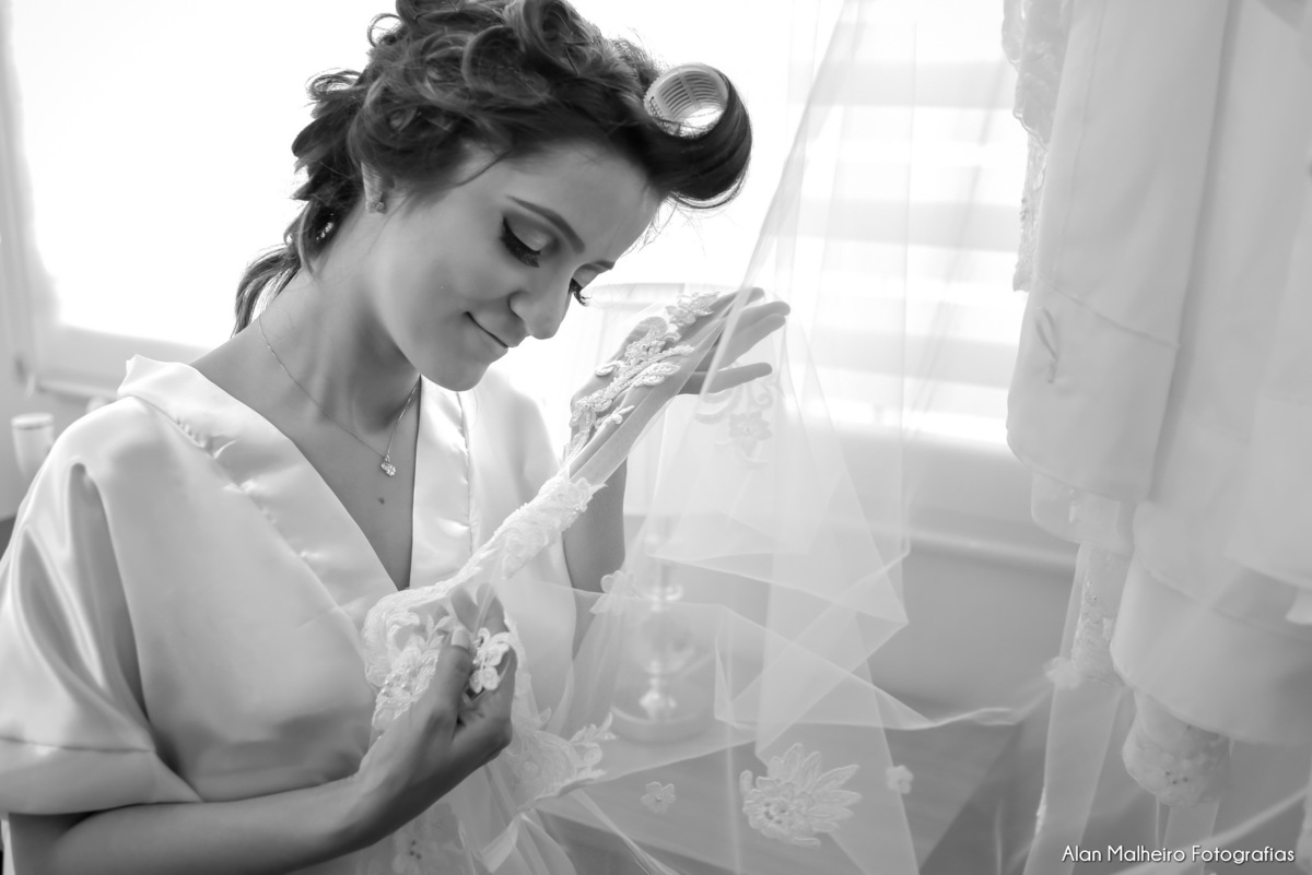 casamento tradicional-fotógrafo-fotógrafo-em-Marília-Noiva-fotógrafo em marília-aliança-casamento-Mari Cabelo Estetica-zankyu-Luciano Arantes-Mara Vieira-Iraides Bevlaqua-Vestido-foto de casamento-Buquê-Banda Frisson-Camila Nery-Patricia Guimarães-wedding