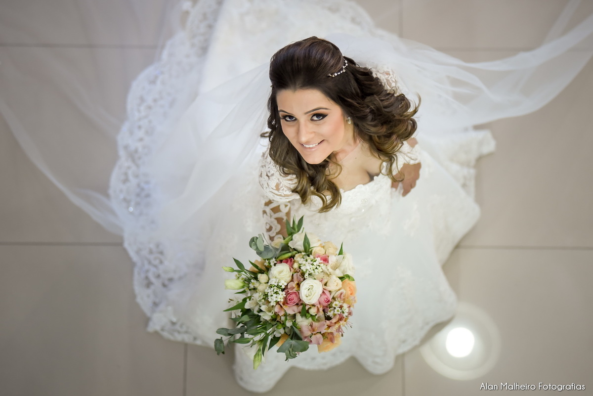 casamento tradicional-fotógrafo-fotógrafo-em-Marília-Noiva-fotógrafo em marília-aliança-casamento-Mari Cabelo Estetica-zankyu-Luciano Arantes-Mara Vieira-Iraides Bevlaqua-Vestido-foto de casamento-Buquê-Banda Frisson-Camila Nery-Patricia Guimarães-wedding