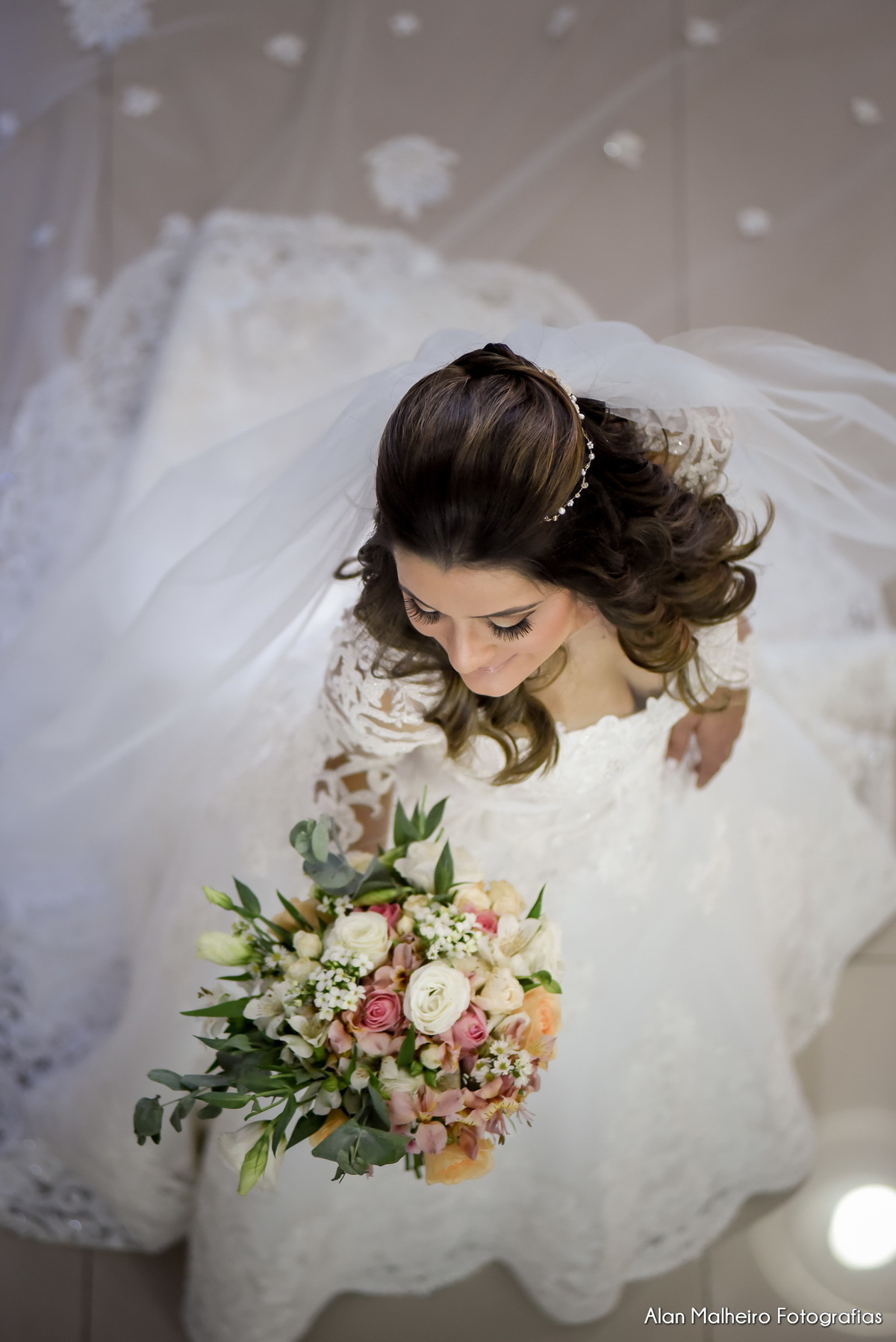casamento tradicional-fotógrafo-fotógrafo-em-Marília-Noiva-fotógrafo em marília-aliança-casamento-Mari Cabelo Estetica-zankyu-Luciano Arantes-Mara Vieira-Iraides Bevlaqua-Vestido-foto de casamento-Buquê-Banda Frisson-Camila Nery-Patricia Guimarães-wedding