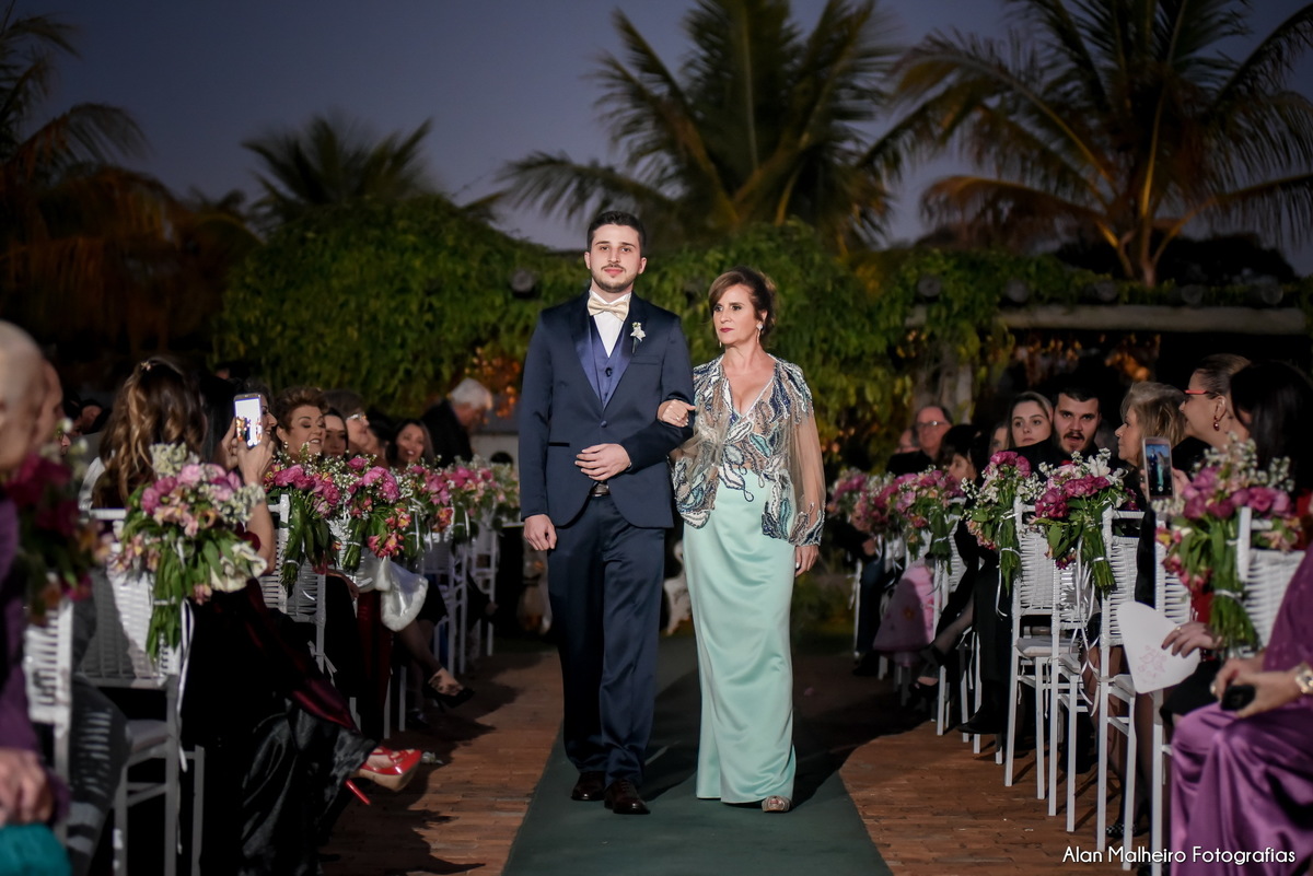 casamento tradicional-fotógrafo-fotógrafo-em-Marília-Noiva-fotógrafo em marília-aliança-casamento-Mari Cabelo Estetica-zankyu-Luciano Arantes-Mara Vieira-Iraides Bevlaqua-Vestido-foto de casamento-Buquê-Banda Frisson-Camila Nery-Patricia Guimarães-wedding