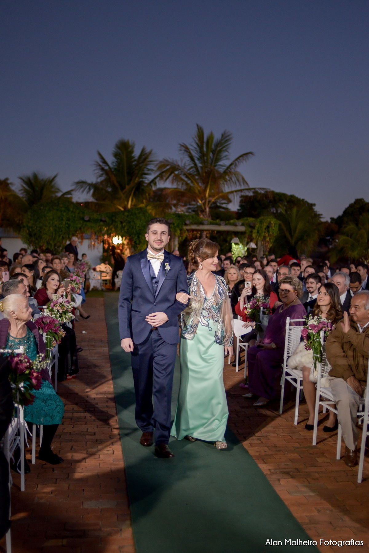 casamento tradicional-fotógrafo-fotógrafo-em-Marília-Noiva-fotógrafo em marília-aliança-casamento-Mari Cabelo Estetica-zankyu-Luciano Arantes-Mara Vieira-Iraides Bevlaqua-Vestido-foto de casamento-Buquê-Banda Frisson-Camila Nery-Patricia Guimarães-wedding
