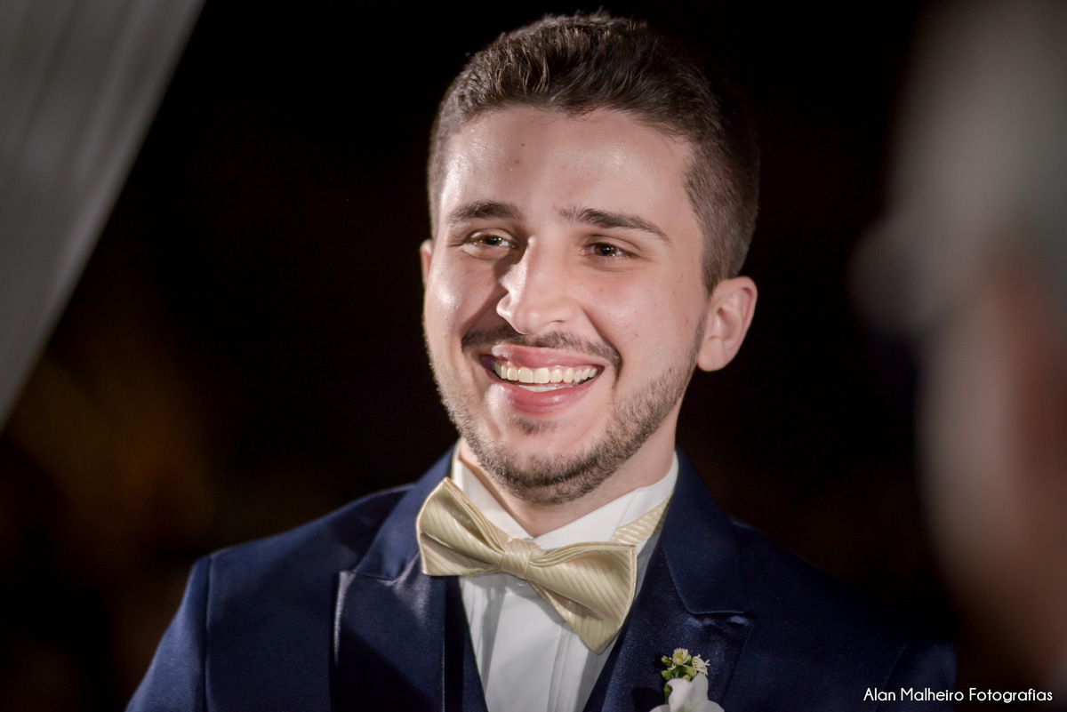 casamento tradicional-fotógrafo-fotógrafo-em-Marília-Noiva-fotógrafo em marília-aliança-casamento-Mari Cabelo Estetica-zankyu-Luciano Arantes-Mara Vieira-Iraides Bevlaqua-Vestido-foto de casamento-Buquê-Banda Frisson-Camila Nery-Patricia Guimarães-wedding