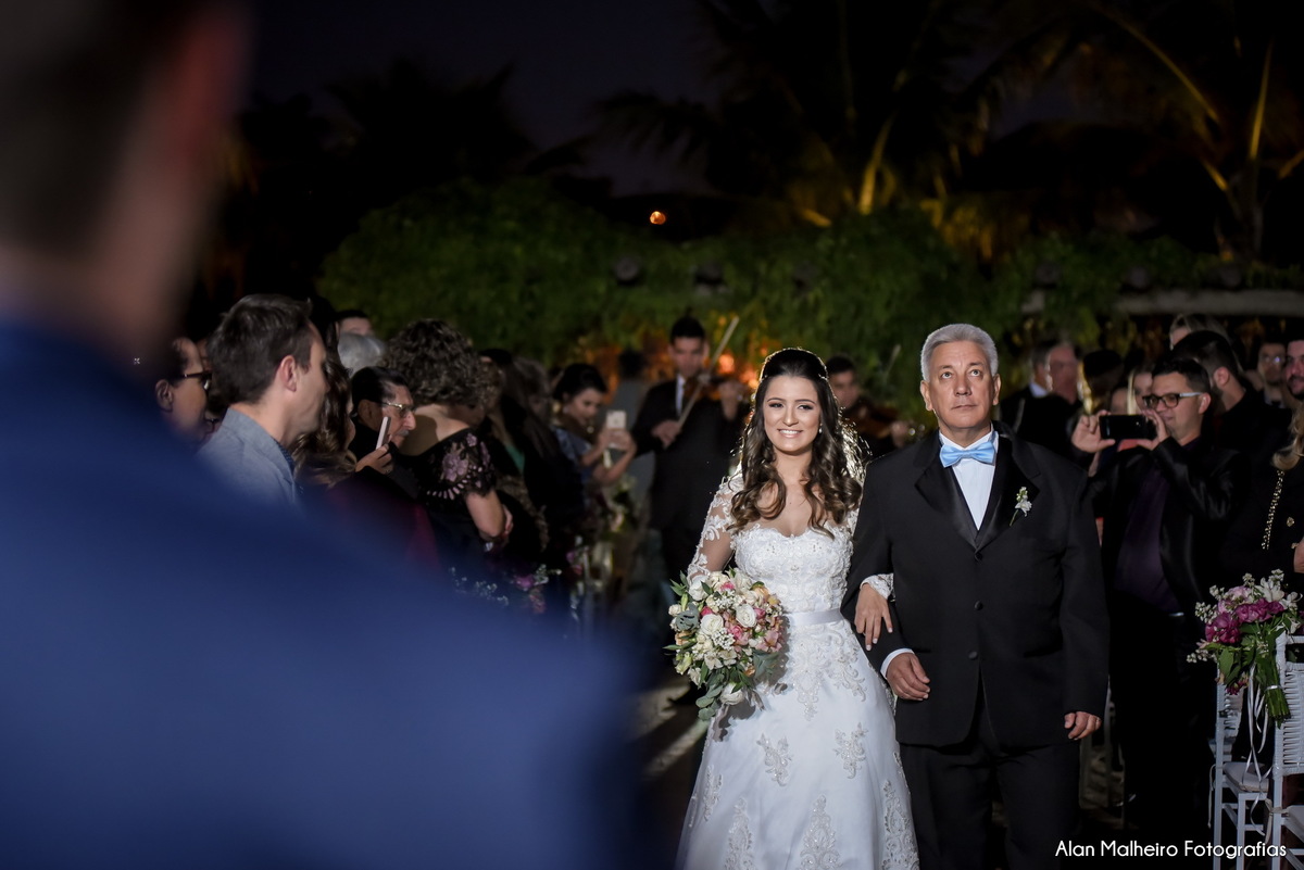 casamento tradicional-fotógrafo-fotógrafo-em-Marília-Noiva-fotógrafo em marília-aliança-casamento-Mari Cabelo Estetica-zankyu-Luciano Arantes-Mara Vieira-Iraides Bevlaqua-Vestido-foto de casamento-Buquê-Banda Frisson-Camila Nery-Patricia Guimarães-wedding