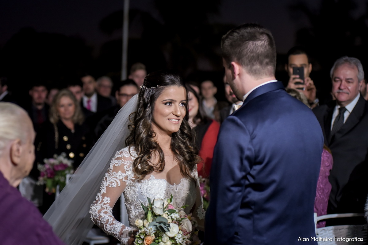 casamento tradicional-fotógrafo-fotógrafo-em-Marília-Noiva-fotógrafo em marília-aliança-casamento-Mari Cabelo Estetica-zankyu-Luciano Arantes-Mara Vieira-Iraides Bevlaqua-Vestido-foto de casamento-Buquê-Banda Frisson-Camila Nery-Patricia Guimarães-wedding