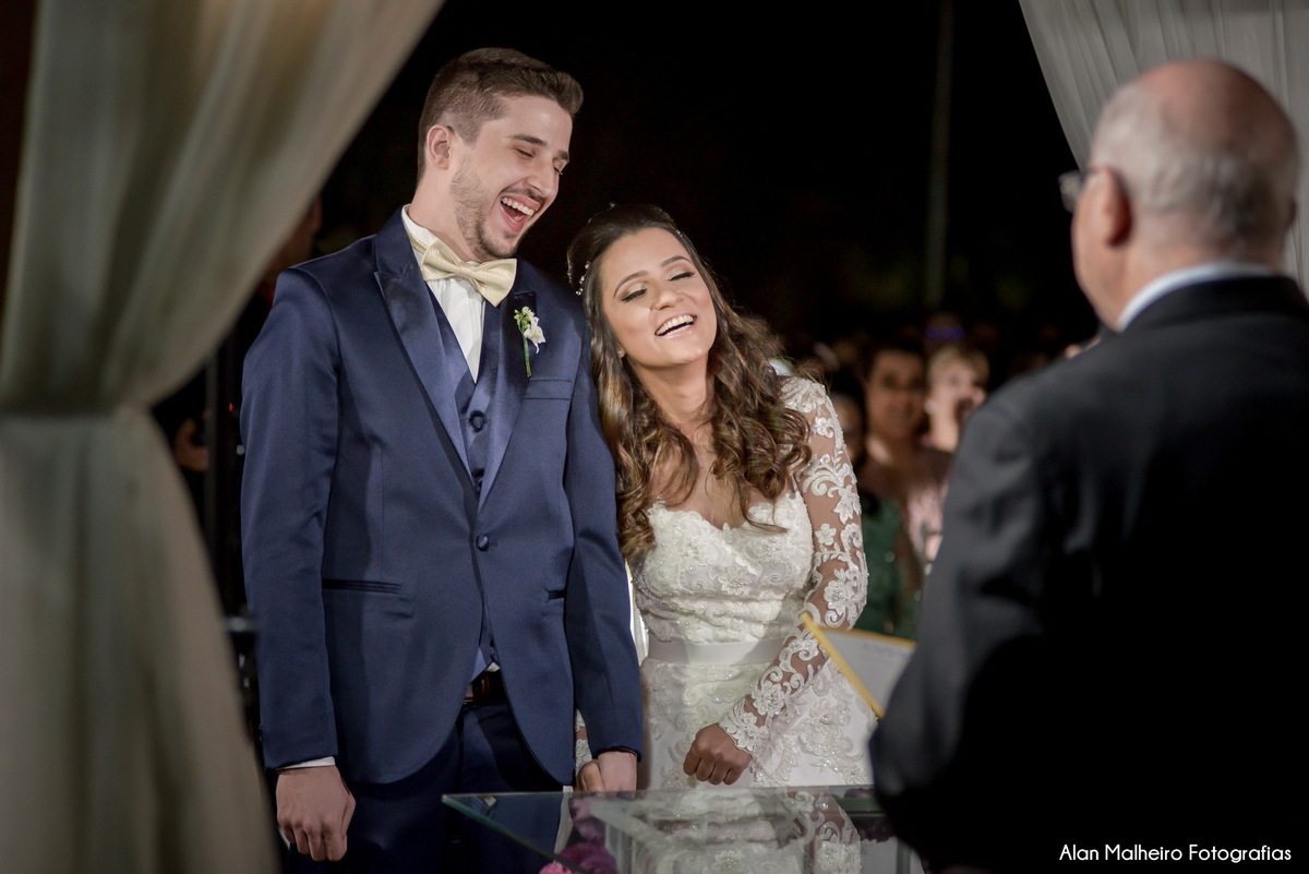 casamento tradicional-fotógrafo-fotógrafo-em-Marília-Noiva-fotógrafo em marília-aliança-casamento-Mari Cabelo Estetica-zankyu-Luciano Arantes-Mara Vieira-Iraides Bevlaqua-Vestido-foto de casamento-Buquê-Banda Frisson-Camila Nery-Patricia Guimarães-wedding