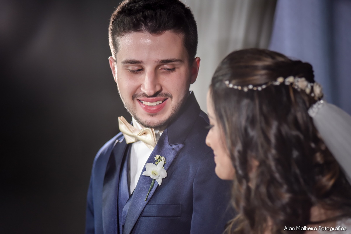 casamento tradicional-fotógrafo-fotógrafo-em-Marília-Noiva-fotógrafo em marília-aliança-casamento-Mari Cabelo Estetica-zankyu-Luciano Arantes-Mara Vieira-Iraides Bevlaqua-Vestido-foto de casamento-Buquê-Banda Frisson-Camila Nery-Patricia Guimarães-wedding
