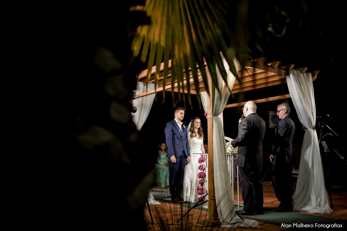 casamento tradicional-fotógrafo-fotógrafo-em-Marília-Noiva-fotógrafo em marília-aliança-casamento-Mari Cabelo Estetica-zankyu-Luciano Arantes-Mara Vieira-Iraides Bevlaqua-Vestido-foto de casamento-Buquê-Banda Frisson-Camila Nery-Patricia Guimarães-wedding