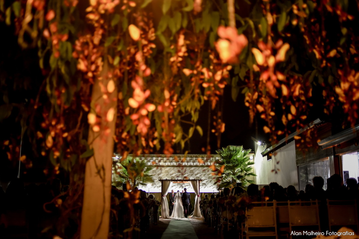 casamento tradicional-fotógrafo-fotógrafo-em-Marília-Noiva-fotógrafo em marília-aliança-casamento-Mari Cabelo Estetica-zankyu-Luciano Arantes-Mara Vieira-Iraides Bevlaqua-Vestido-foto de casamento-Buquê-Banda Frisson-Camila Nery-Patricia Guimarães-wedding