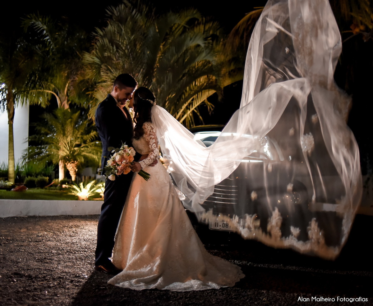 casamento tradicional-fotógrafo-fotógrafo-em-Marília-Noiva-fotógrafo em marília-aliança-casamento-Mari Cabelo Estetica-zankyu-Luciano Arantes-Mara Vieira-Iraides Bevlaqua-Vestido-foto de casamento-Buquê-Banda Frisson-Camila Nery-Patricia Guimarães-wedding