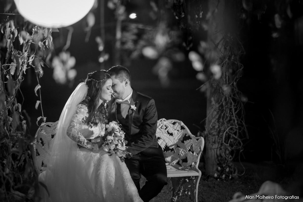 casamento tradicional-fotógrafo-fotógrafo-em-Marília-Noiva-fotógrafo em marília-aliança-casamento-Mari Cabelo Estetica-zankyu-Luciano Arantes-Mara Vieira-Iraides Bevlaqua-Vestido-foto de casamento-Buquê-Banda Frisson-Camila Nery-Patricia Guimarães-wedding