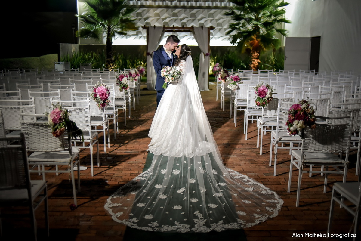 casamento tradicional-fotógrafo-fotógrafo-em-Marília-Noiva-fotógrafo em marília-aliança-casamento-Mari Cabelo Estetica-zankyu-Luciano Arantes-Mara Vieira-Iraides Bevlaqua-Vestido-foto de casamento-Buquê-Banda Frisson-Camila Nery-Patricia Guimarães-wedding