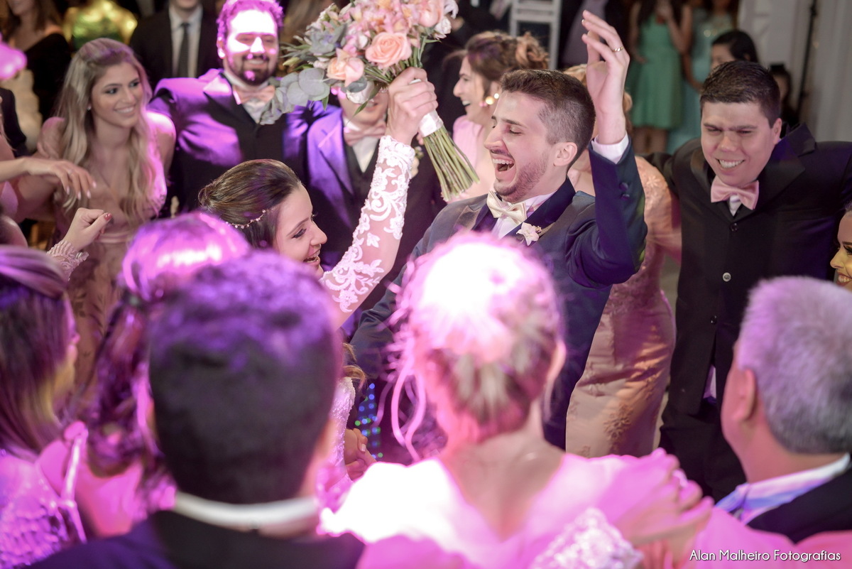 casamento tradicional-fotógrafo-fotógrafo-em-Marília-Noiva-fotógrafo em marília-aliança-casamento-Mari Cabelo Estetica-zankyu-Luciano Arantes-Mara Vieira-Iraides Bevlaqua-Vestido-foto de casamento-Buquê-Banda Frisson-Camila Nery-Patricia Guimarães-wedding