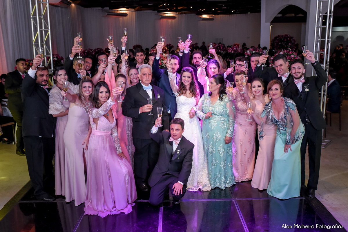 casamento tradicional-fotógrafo-fotógrafo-em-Marília-Noiva-fotógrafo em marília-aliança-casamento-Mari Cabelo Estetica-zankyu-Luciano Arantes-Mara Vieira-Iraides Bevlaqua-Vestido-foto de casamento-Buquê-Banda Frisson-Camila Nery-Patricia Guimarães-wedding
