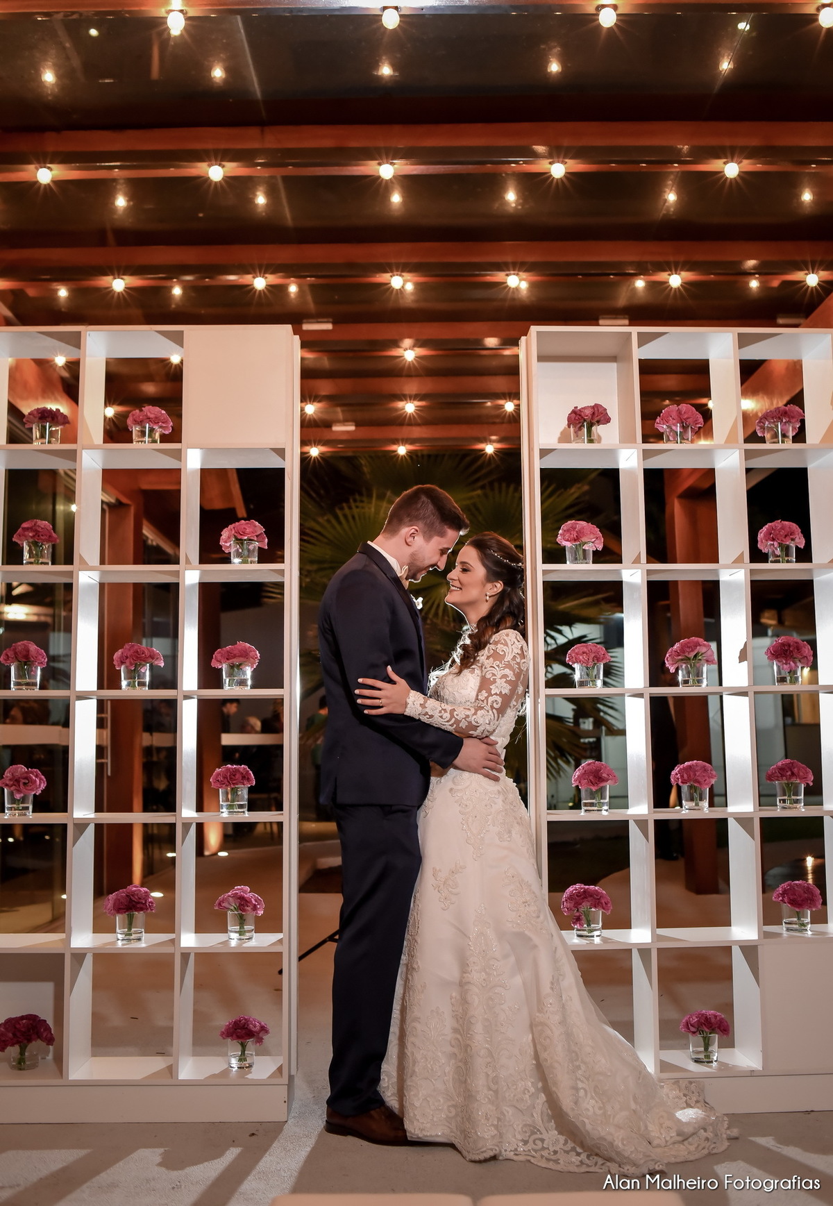 casamento tradicional-fotógrafo-fotógrafo-em-Marília-Noiva-fotógrafo em marília-aliança-casamento-Mari Cabelo Estetica-zankyu-Luciano Arantes-Mara Vieira-Iraides Bevlaqua-Vestido-foto de casamento-Buquê-Banda Frisson-Camila Nery-Patricia Guimarães-wedding