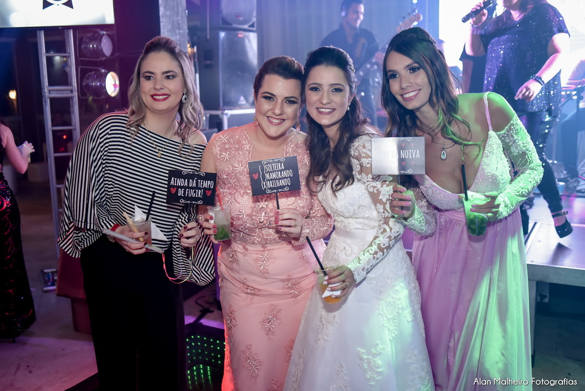 casamento tradicional-fotógrafo-fotógrafo-em-Marília-Noiva-fotógrafo em marília-aliança-casamento-Mari Cabelo Estetica-zankyu-Luciano Arantes-Mara Vieira-Iraides Bevlaqua-Vestido-foto de casamento-Buquê-Banda Frisson-Camila Nery-Patricia Guimarães-wedding