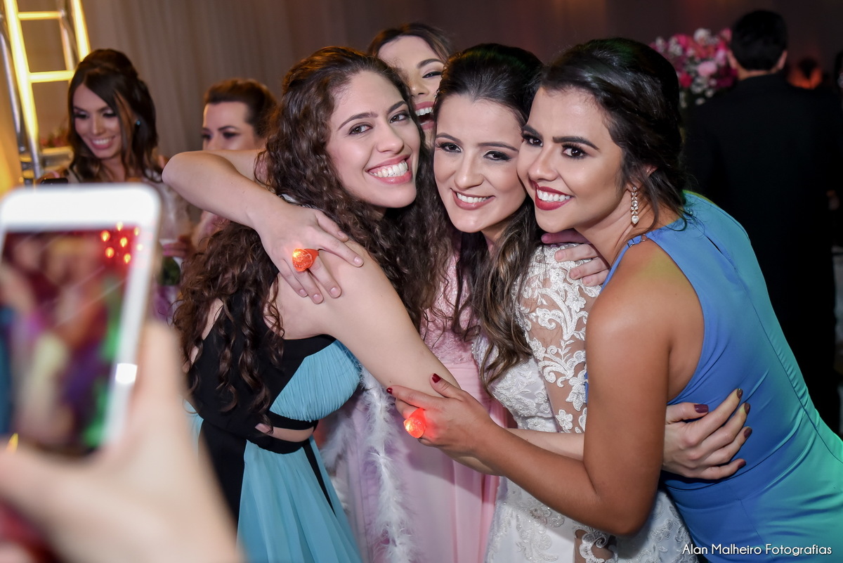 casamento tradicional-fotógrafo-fotógrafo-em-Marília-Noiva-fotógrafo em marília-aliança-casamento-Mari Cabelo Estetica-zankyu-Luciano Arantes-Mara Vieira-Iraides Bevlaqua-Vestido-foto de casamento-Buquê-Banda Frisson-Camila Nery-Patricia Guimarães-wedding