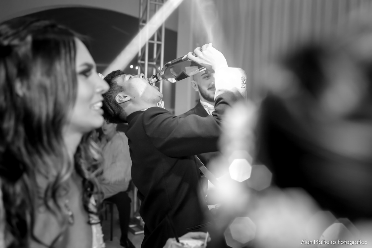 casamento tradicional-fotógrafo-fotógrafo-em-Marília-Noiva-fotógrafo em marília-aliança-casamento-Mari Cabelo Estetica-zankyu-Luciano Arantes-Mara Vieira-Iraides Bevlaqua-Vestido-foto de casamento-Buquê-Banda Frisson-Camila Nery-Patricia Guimarães-wedding