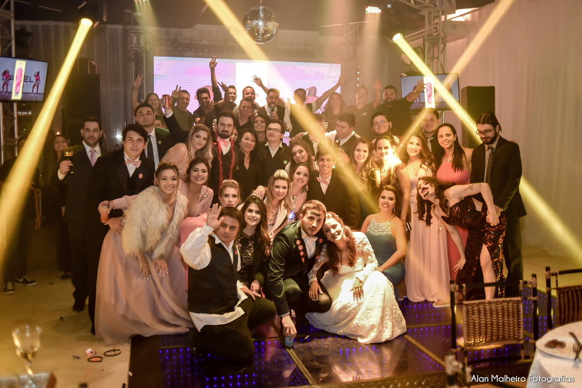 casamento tradicional-fotógrafo-fotógrafo-em-Marília-Noiva-fotógrafo em marília-aliança-casamento-Mari Cabelo Estetica-zankyu-Luciano Arantes-Mara Vieira-Iraides Bevlaqua-Vestido-foto de casamento-Buquê-Banda Frisson-Camila Nery-Patricia Guimarães-wedding
