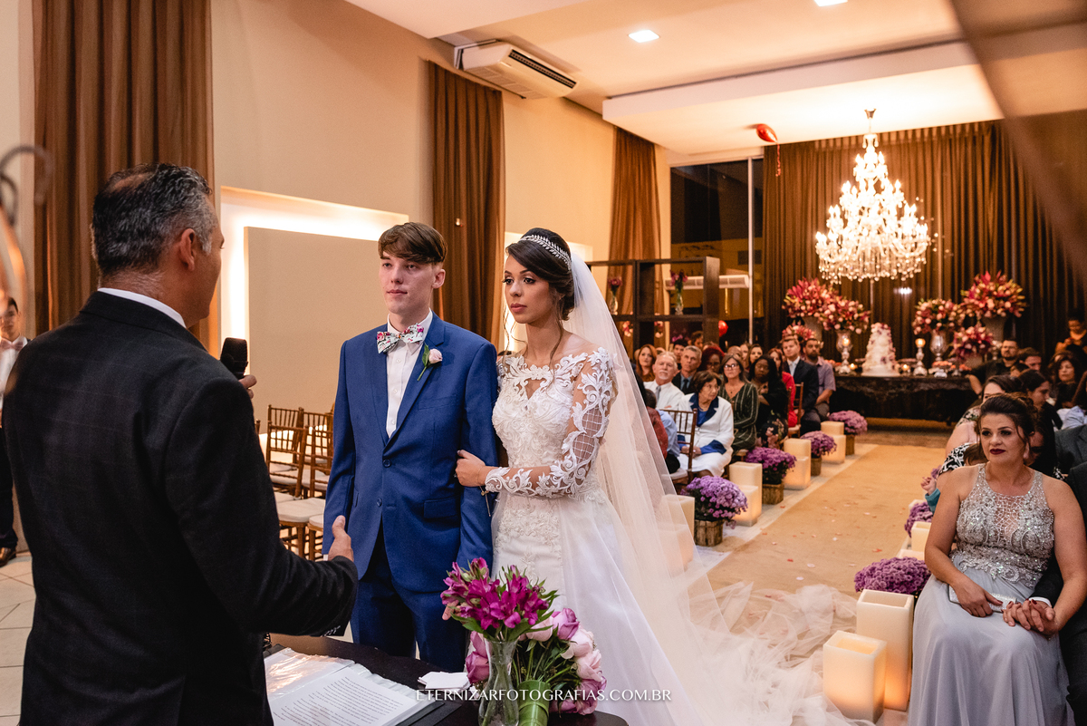 NOIVOS NO ALTAR
 CASAMENTO COMISSARIA BUFFET
BUFFET COMISSARIA BAURU-SP
FOTOGRAFIA DE CASAMENTO BAURU-SP
FOTOGRAFO DE CASAMENTO