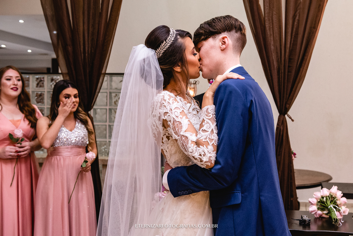 BEIJO DOS NOIVOS
 CASAMENTO COMISSARIA BUFFET
BUFFET COMISSARIA BAURU-SP
FOTOGRAFIA DE CASAMENTO BAURU-SP
FOTOGRAFO DE CASAMENTO