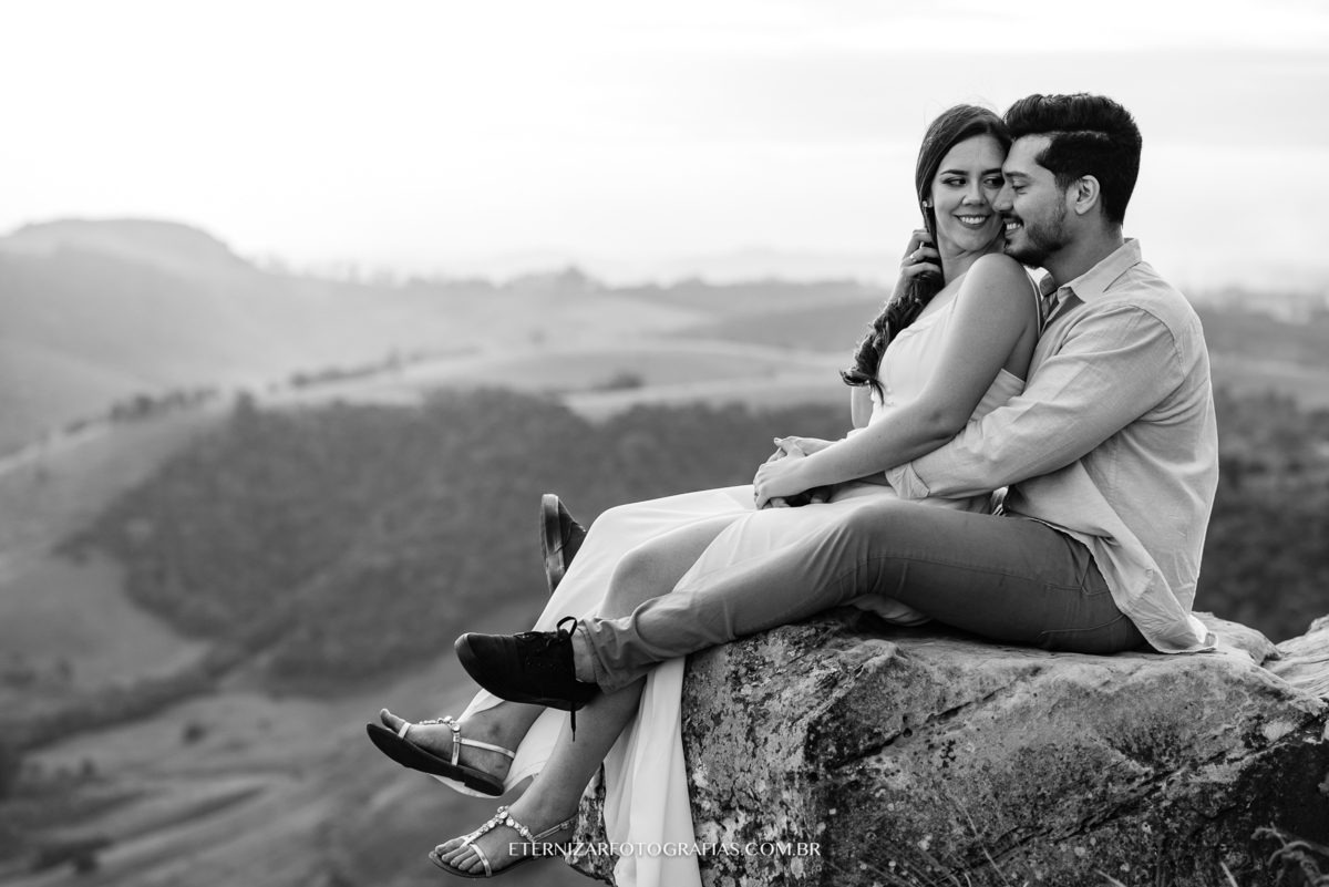 CASAL NO POR DO SOL
ENSAIO DE CASAL
ENSAIO PRÉ CASAMENTO
NOIVOS 
FOTOGRAFIA DE ENSAIO DE CASAL
PRE WEDDING EM MONTANHA