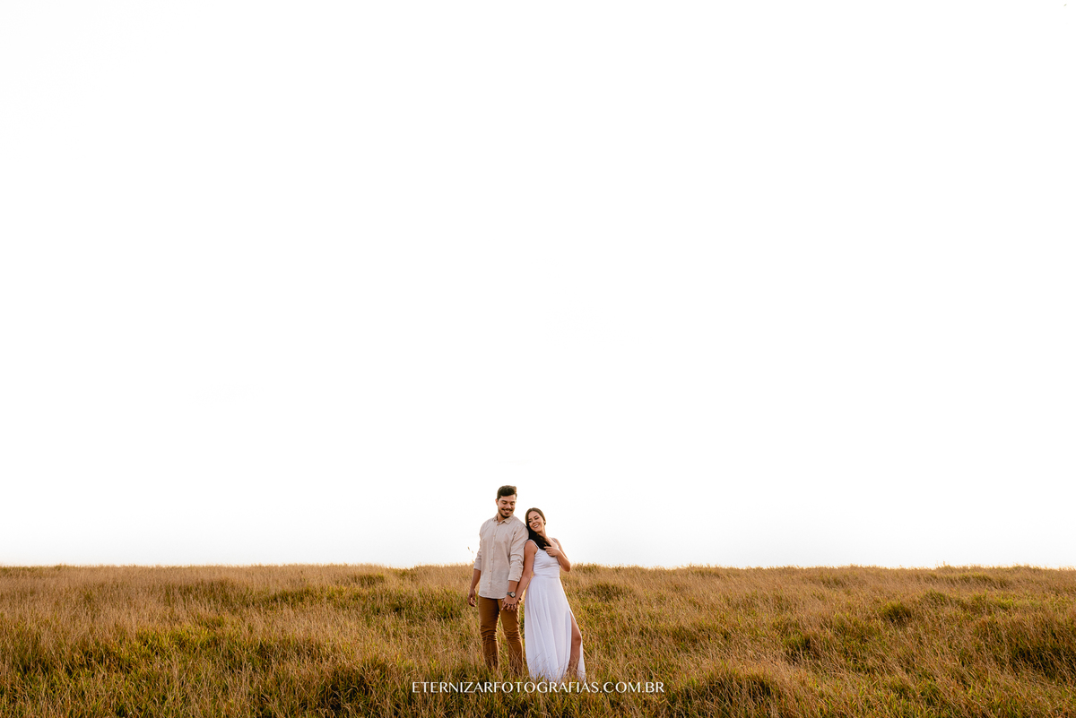 CASAL NO POR DO SOL
ENSAIO DE CASAL
ENSAIO PRÉ CASAMENTO
NOIVOS 
FOTOGRAFIA DE ENSAIO DE CASAL
PRE WEDDING EM MONTANHA
CASAL SORRINDO