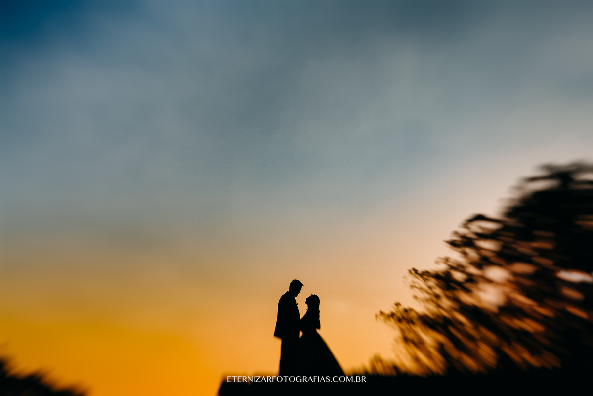 FOTOGRAFIA DE NOIVOS NO POR DO SOL