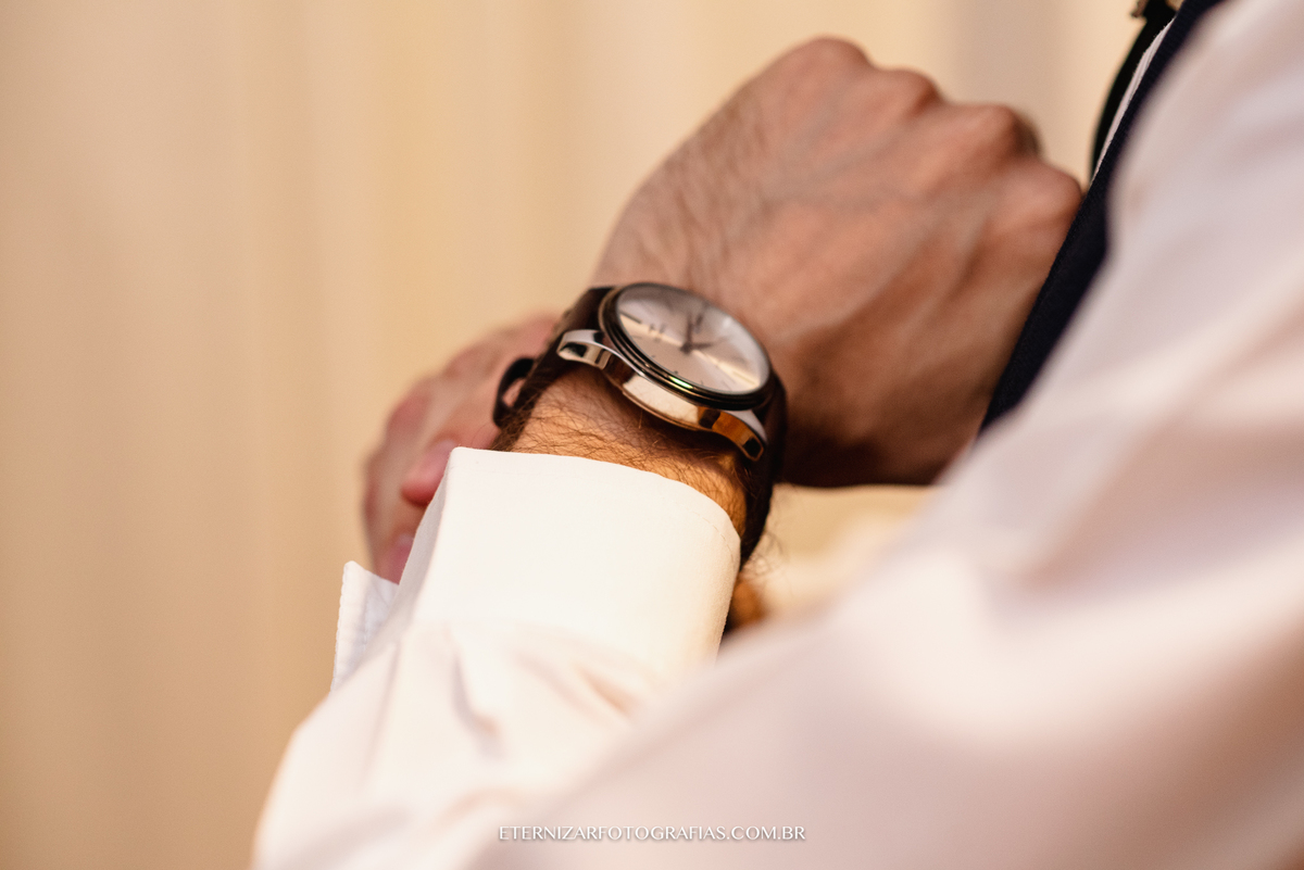 MAKING OF NOIVO
NOIVO COM AMIGOS
FOTOGRAFO DE CASAMENTO BAURU-SP