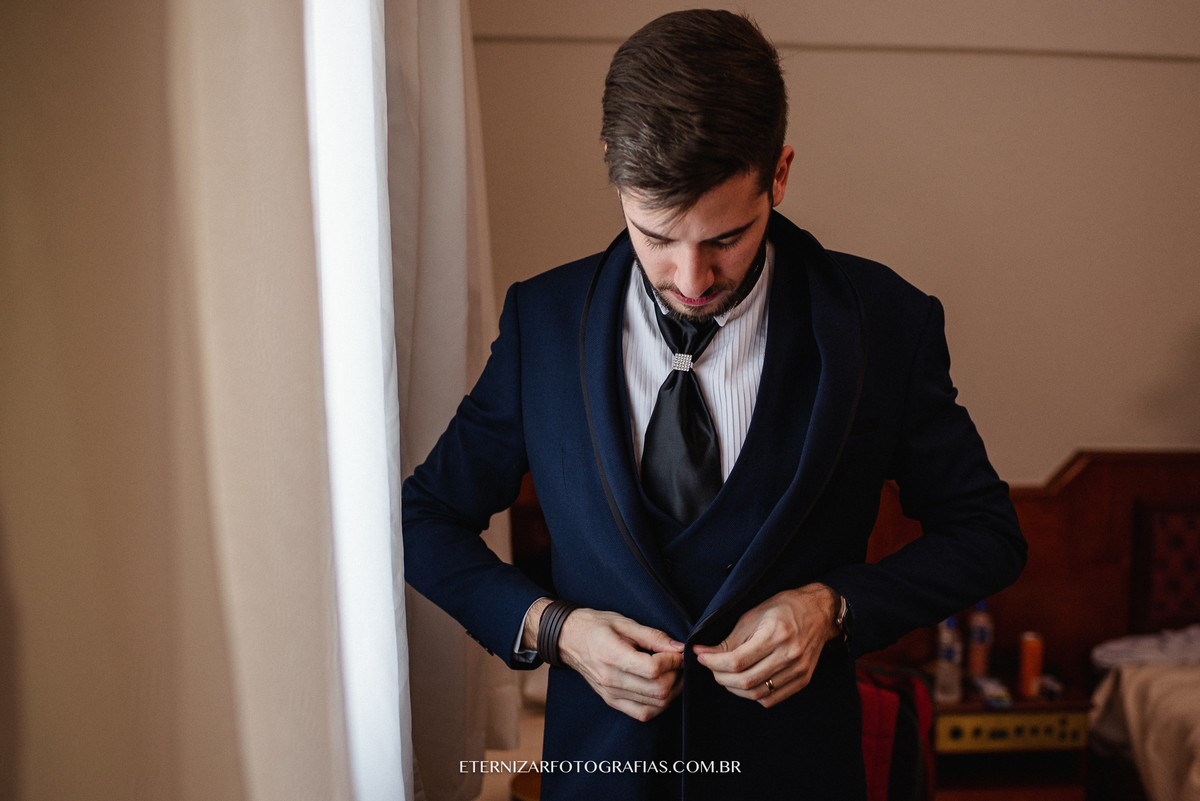 TERNO DE NOIVO
MAKING OF NOIVO
NOIVO COM AMIGOS
FOTOGRAFO DE CASAMENTO BAURU-SP