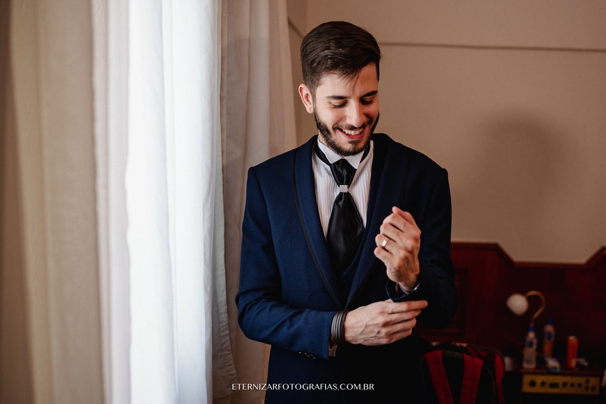 TERNO DE NOIVO
MAKING OF NOIVO
NOIVO COM AMIGOS
FOTOGRAFO DE CASAMENTO BAURU-SP
RETRATO DO NOIVO