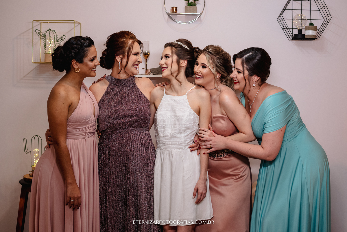 FOTO DIA DA NOIVA
FOTO NOIVA COM MADRINHAS 