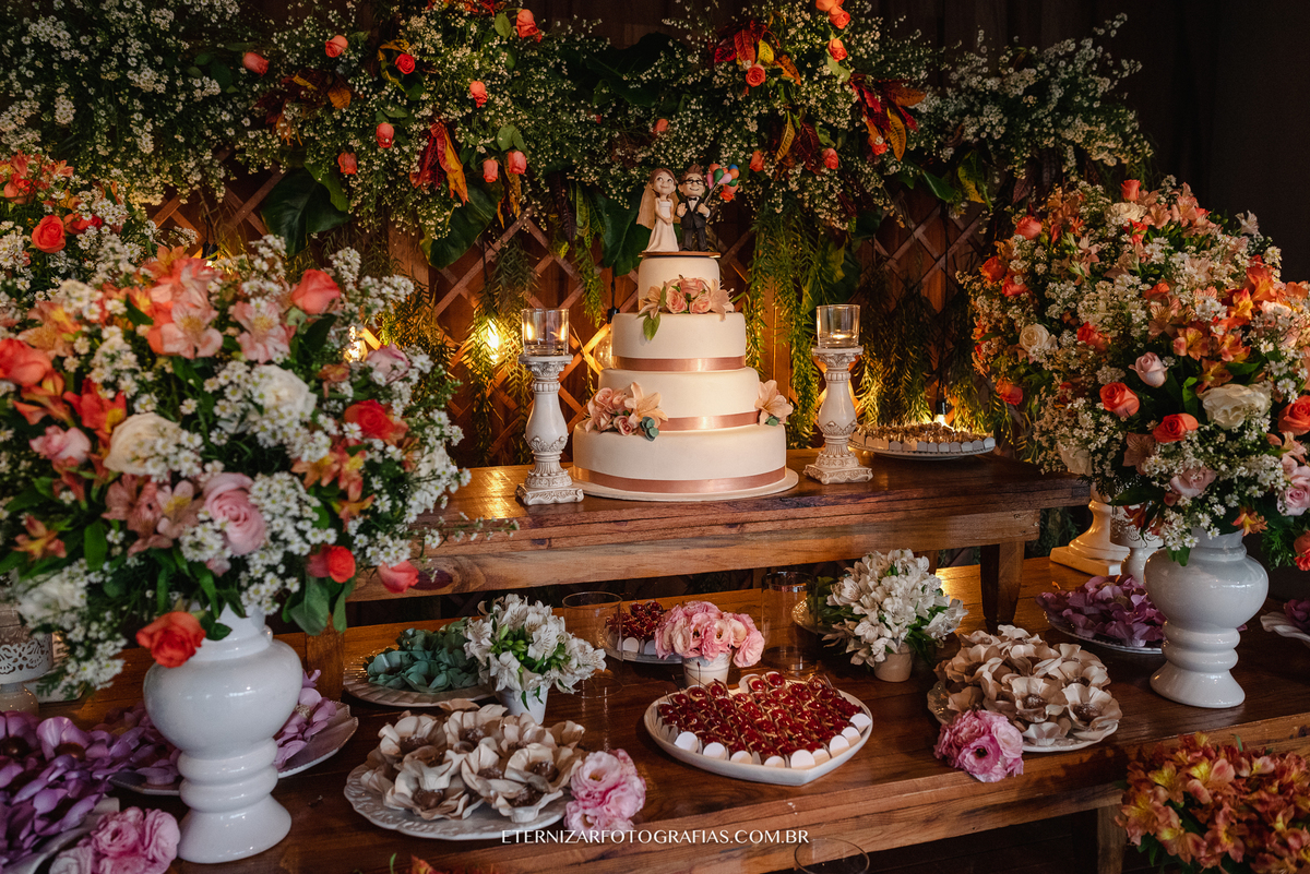 FOTO DECORAÇÃO MESA DO BOLO
MESA DO BOLO PARA CASAMENTO RUSTICO