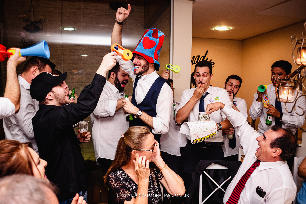 NOIVO PASSANDO GRAVATA
FOTOGRAFIA CHÁCARA RECANTO PARADISE BAURU-SP
FOTOGRAFO DE CASAMENTO EM BAURU-SP